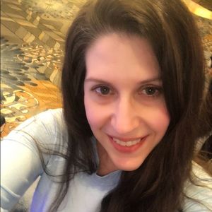 Meet your Posher, Laurie